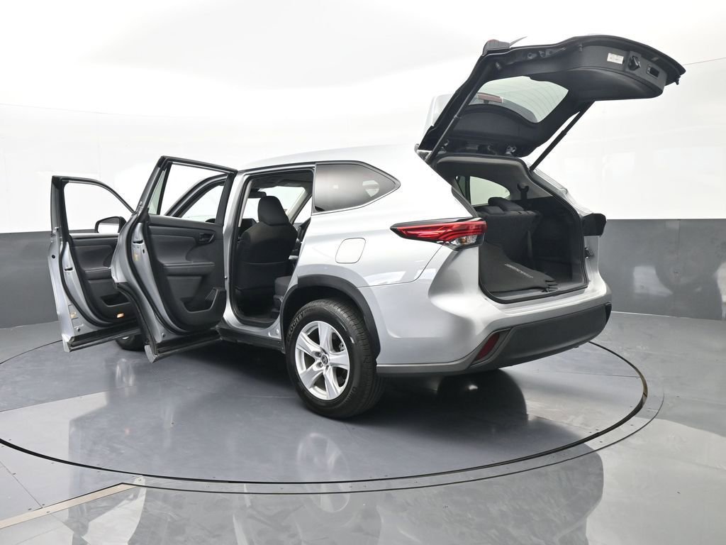 Used 2023 Toyota Highlander LE image 70