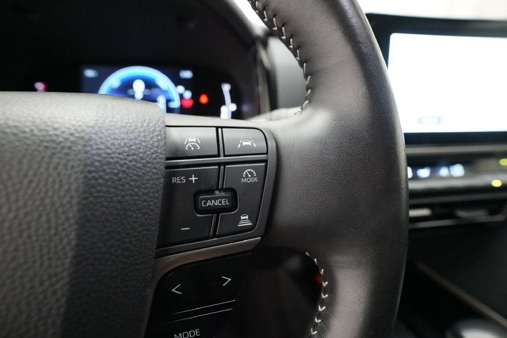 Used 2025 Toyota Camry SE FWD image 18