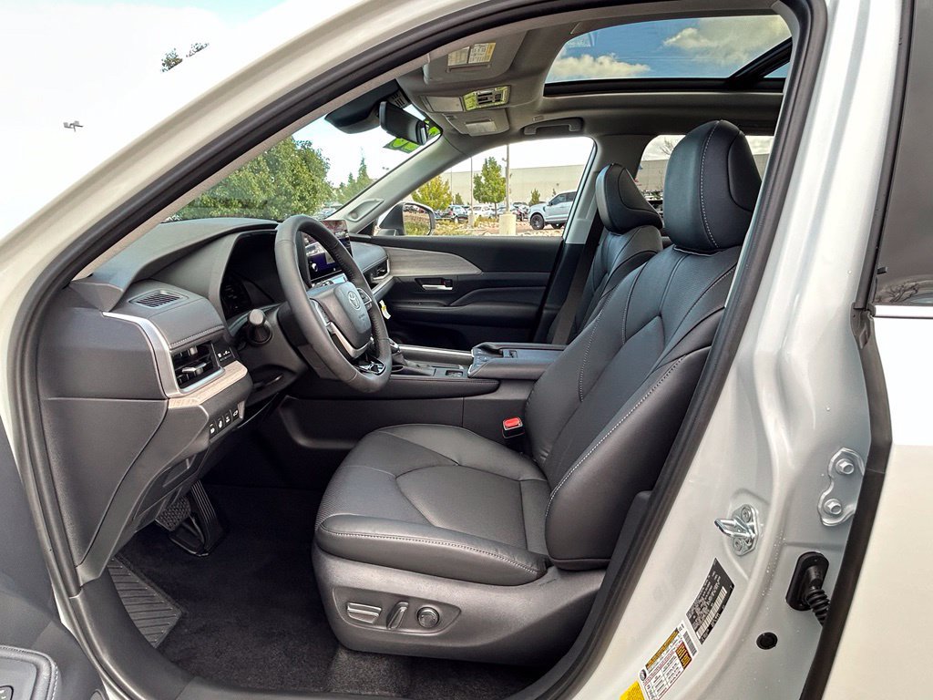 Used 2026 Toyota Grand Highlander AWD Hybrid image 13
