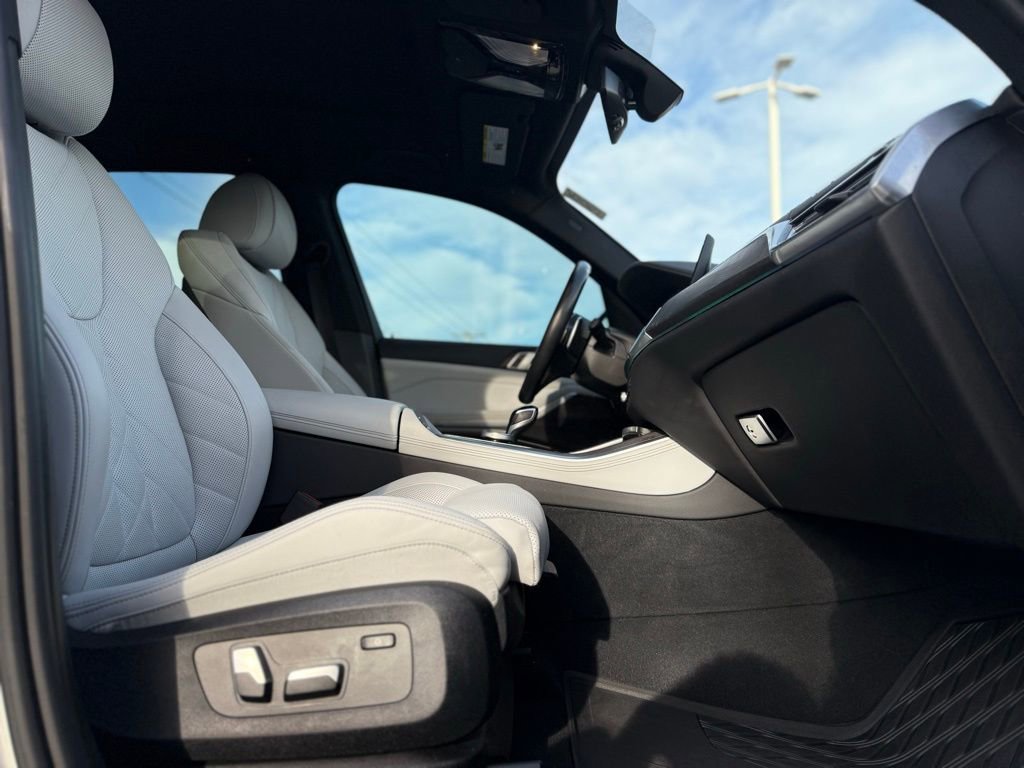 Used 2023 BMW X5 xDrive40i w/ M Sport Package image 42