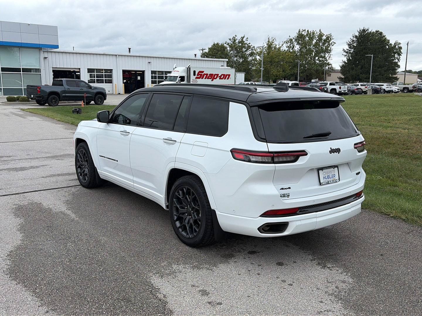 Used 2025 Jeep Grand Cherokee L Summit w/ Advanced Protech Group IV AWD/4WD image 3