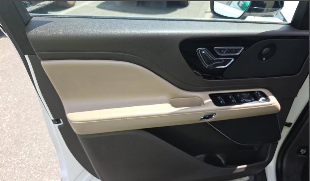 Used 2021 Lincoln Aviator Reserve w/ Elements Package Plus AWD/4WD image 10