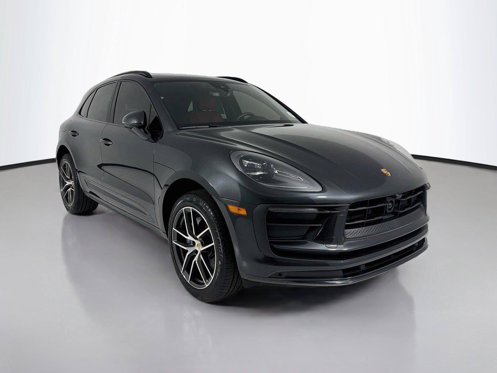 Certified 2024 Porsche Macan AWD/4WD image 32