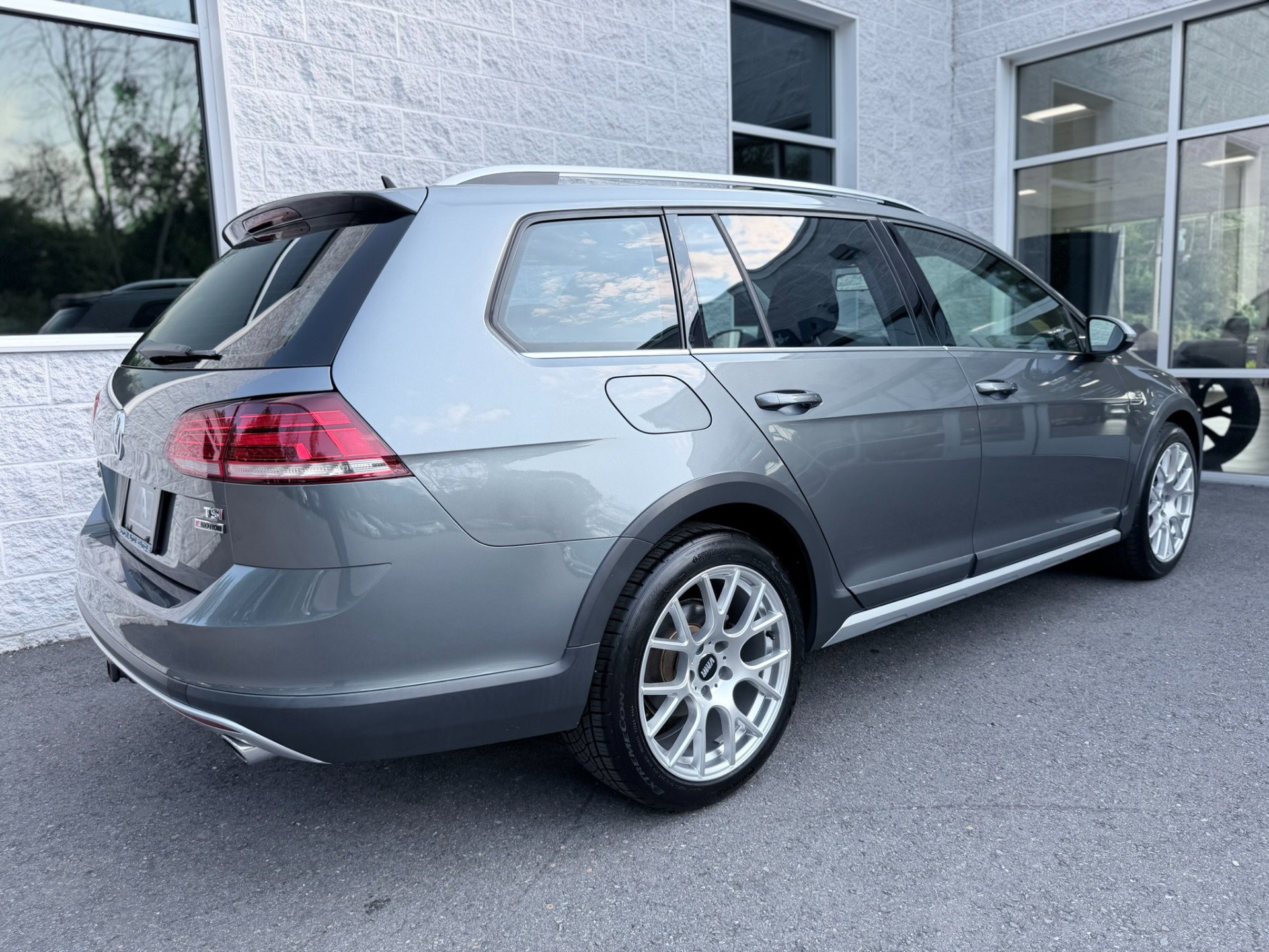 Used 2018 Volkswagen Golf Alltrack S AWD/4WD image 26