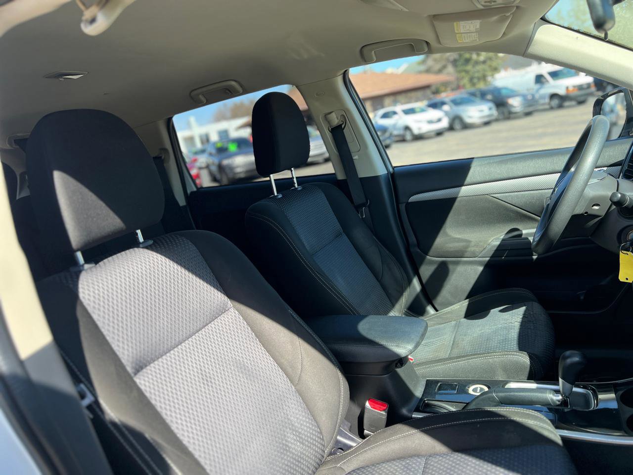 Used 2018 Mitsubishi Outlander ES image 42