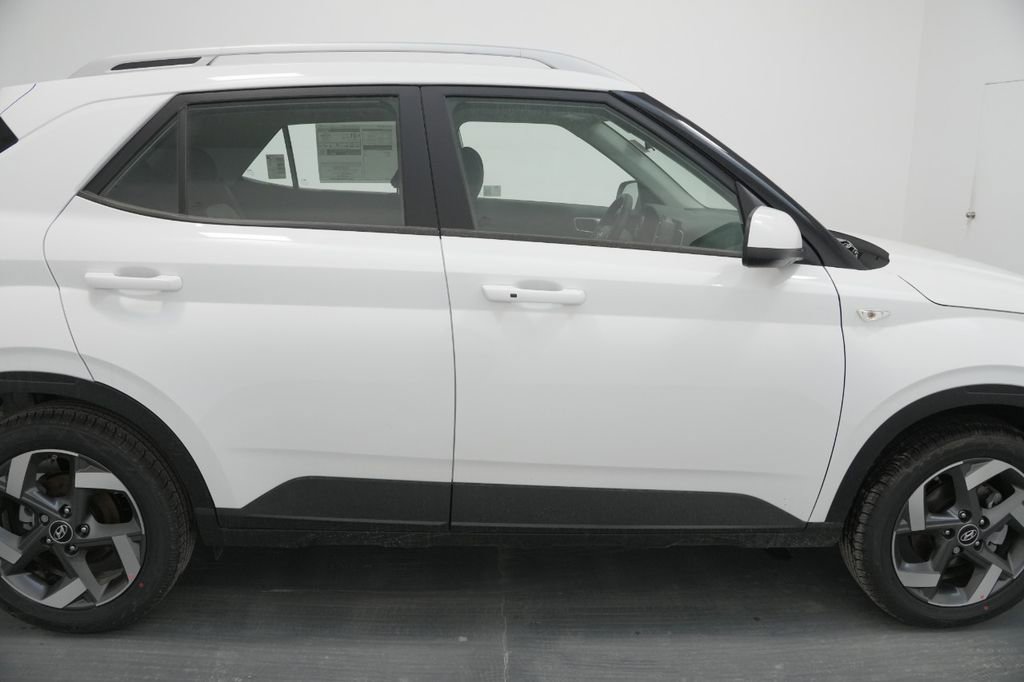 New 2025 Hyundai Venue SEL image 11