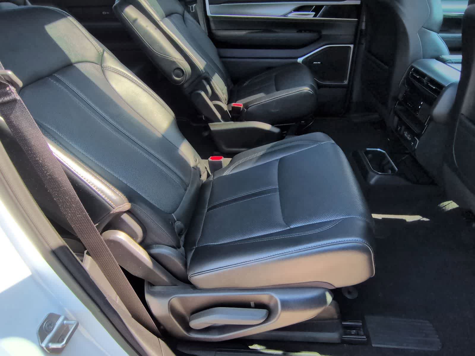 Certified 2024 Jeep Wagoneer L Series II w/ Convenience Group I image 21