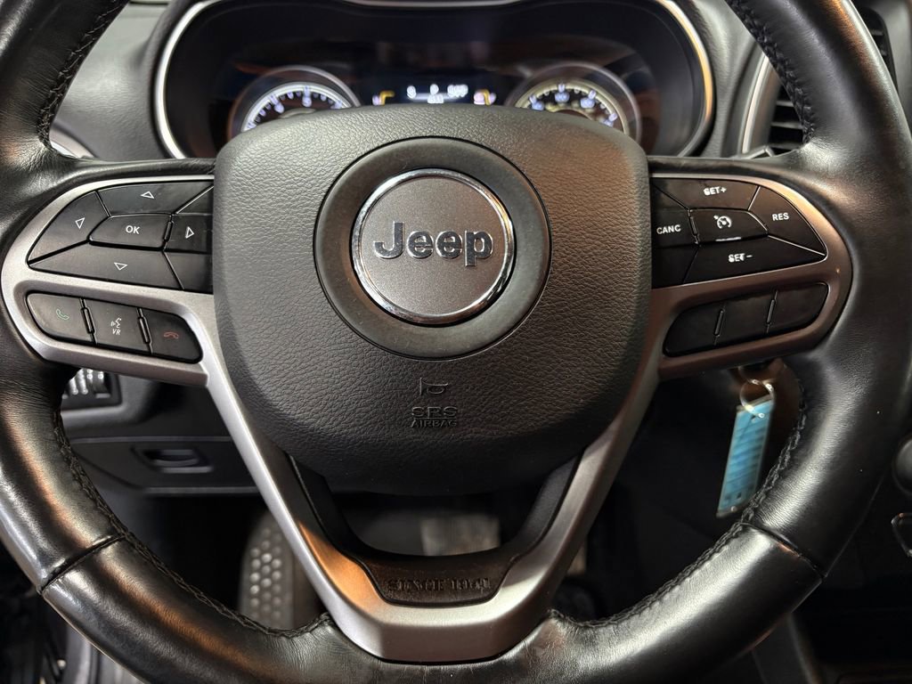 Used 2019 Jeep Cherokee Latitude w/ Cold Weather Group image 18