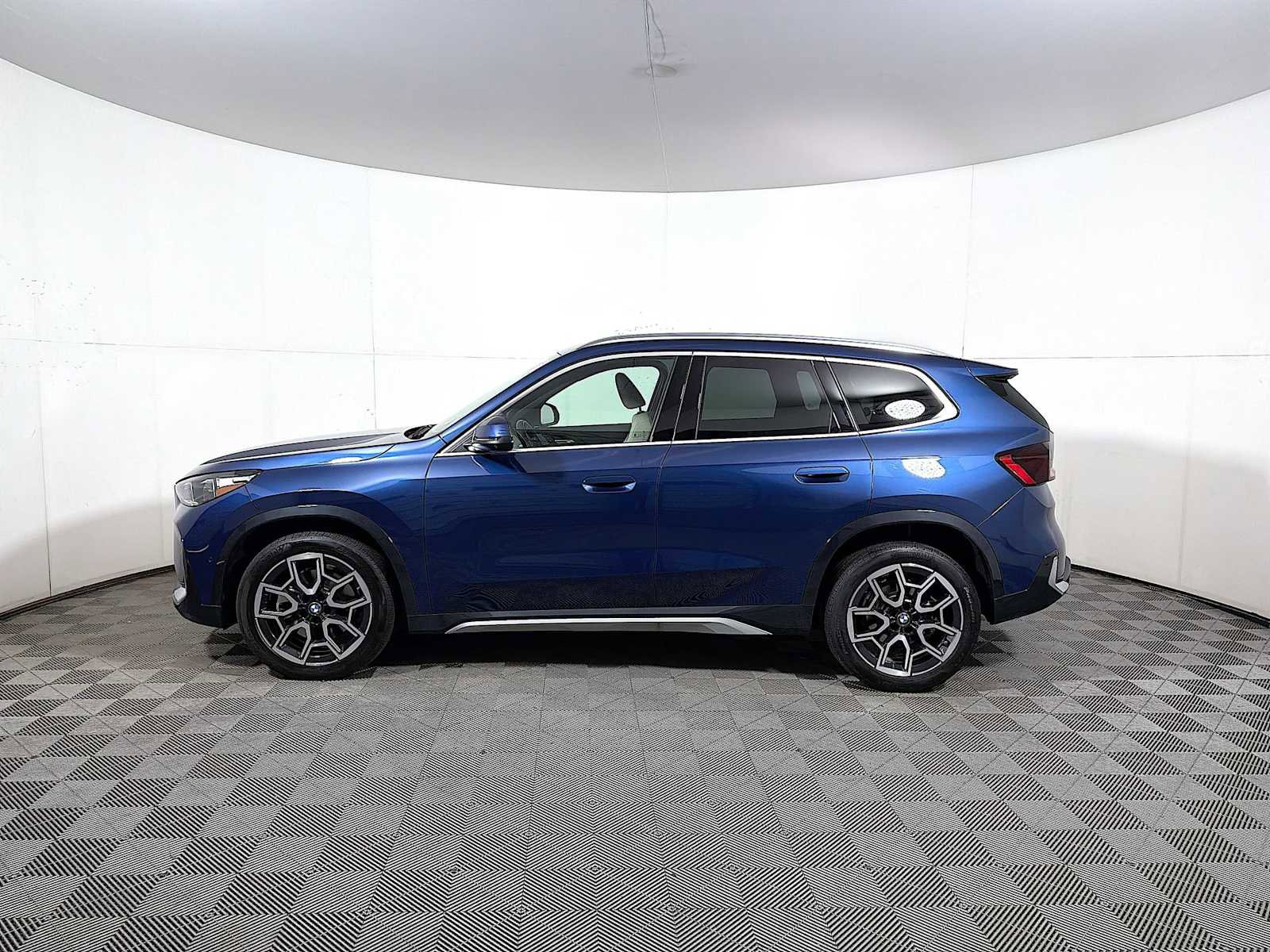 Used 2025 BMW X1 xDrive28i w/ Premium Package image 4