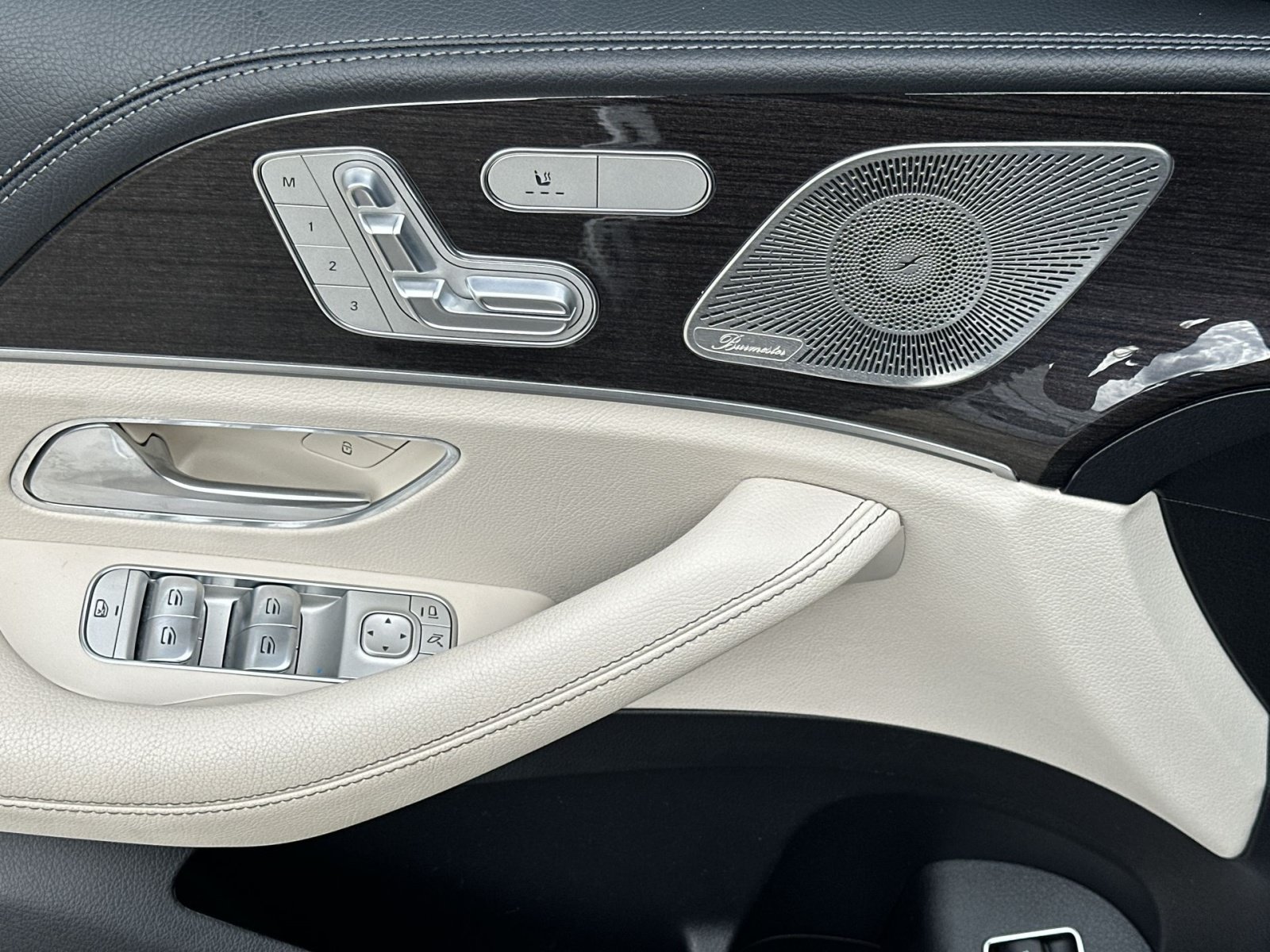 Used 2022 Mercedes-Benz GLE 350 4MATIC w/ Premium Package image 23