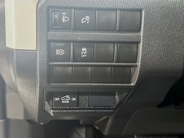Used 2024 Toyota Tacoma TRD Off-Road AWD/4WD image 10