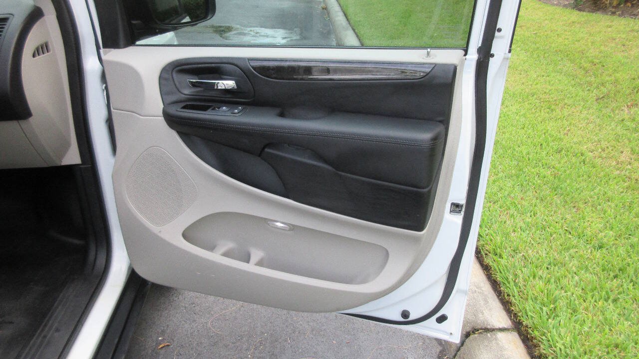 Used 2014 RAM C/V Tradesman FWD image 25