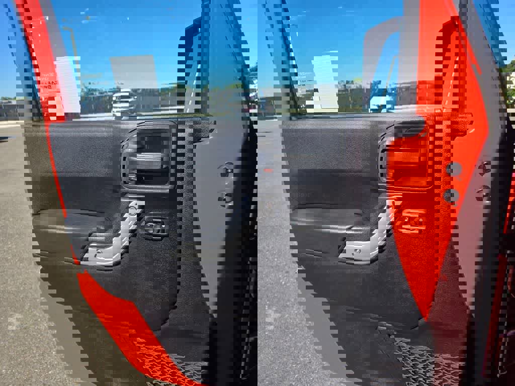 Used 2015 Jeep Wrangler Unlimited Sahara w/ Connectivity Group image 19