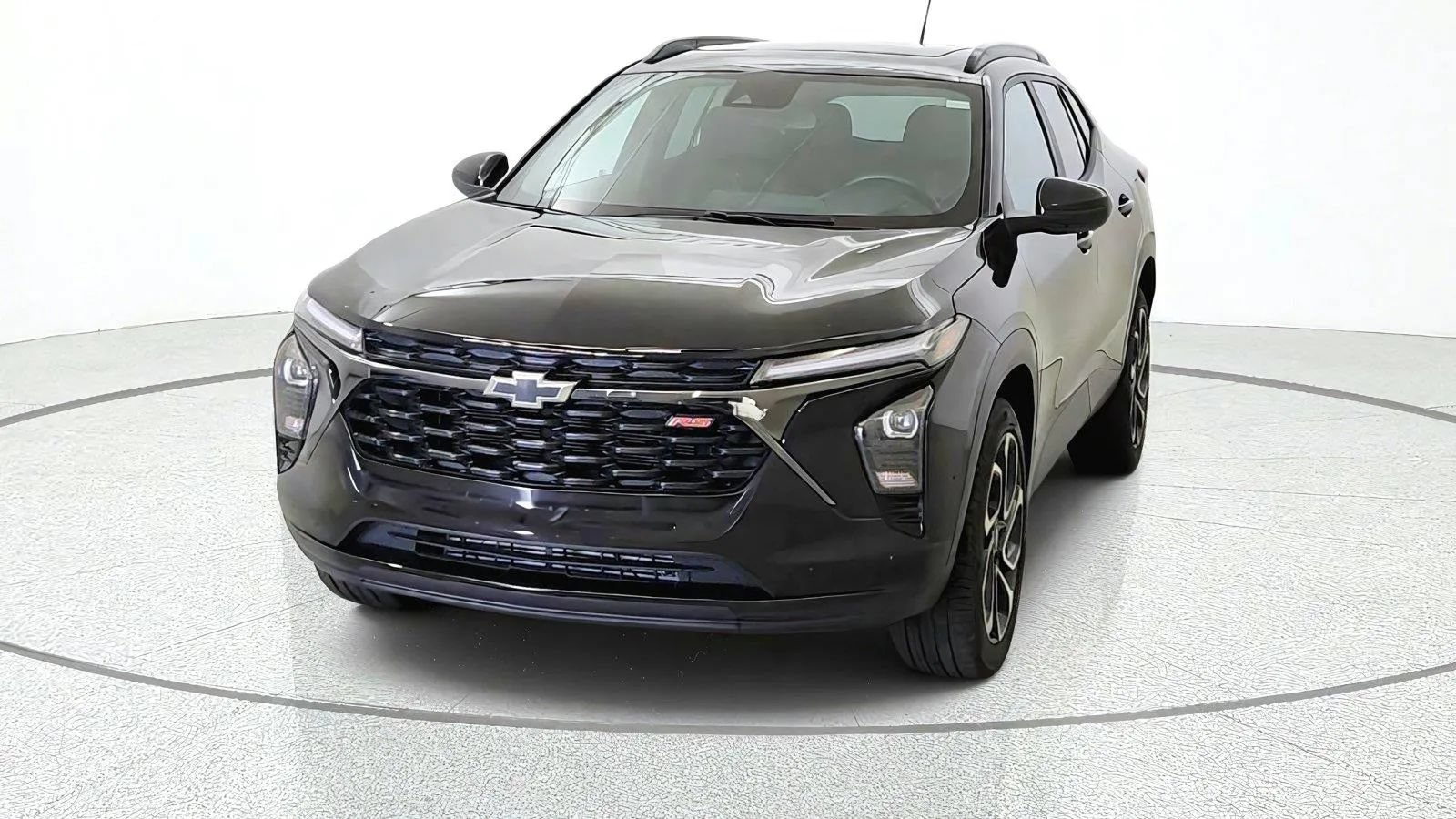 Used 2024 Chevrolet Trax RS w/ Sunroof Package FWD image 3
