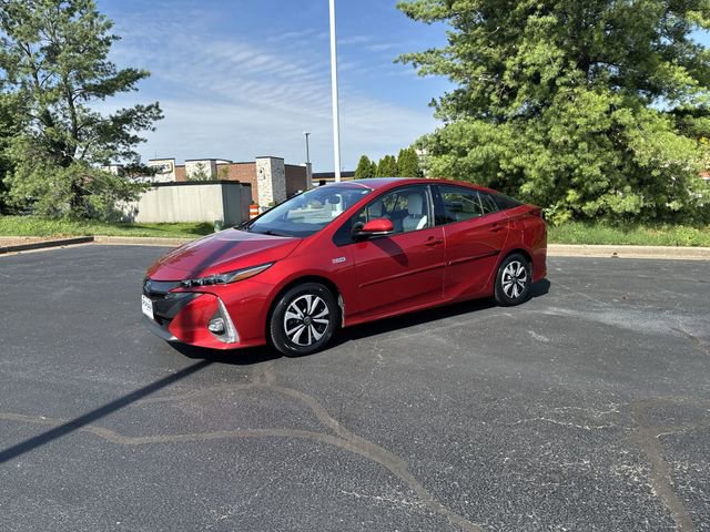 Used 2018 Toyota Prius Prime Advanced FWD image 2