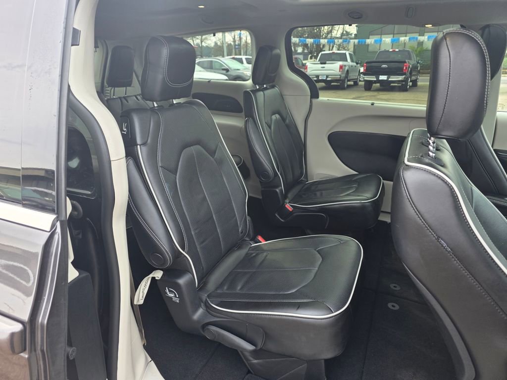 Used 2022 Chrysler Pacifica Limited image 28