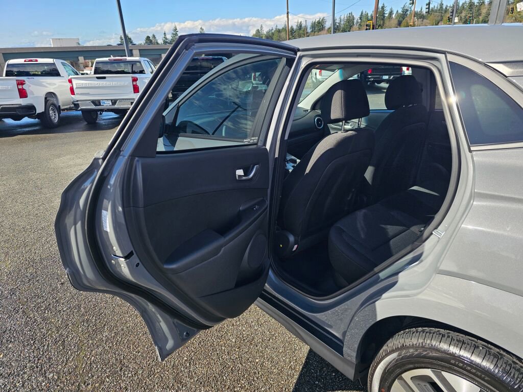 Used 2023 Hyundai Kona SE image 20