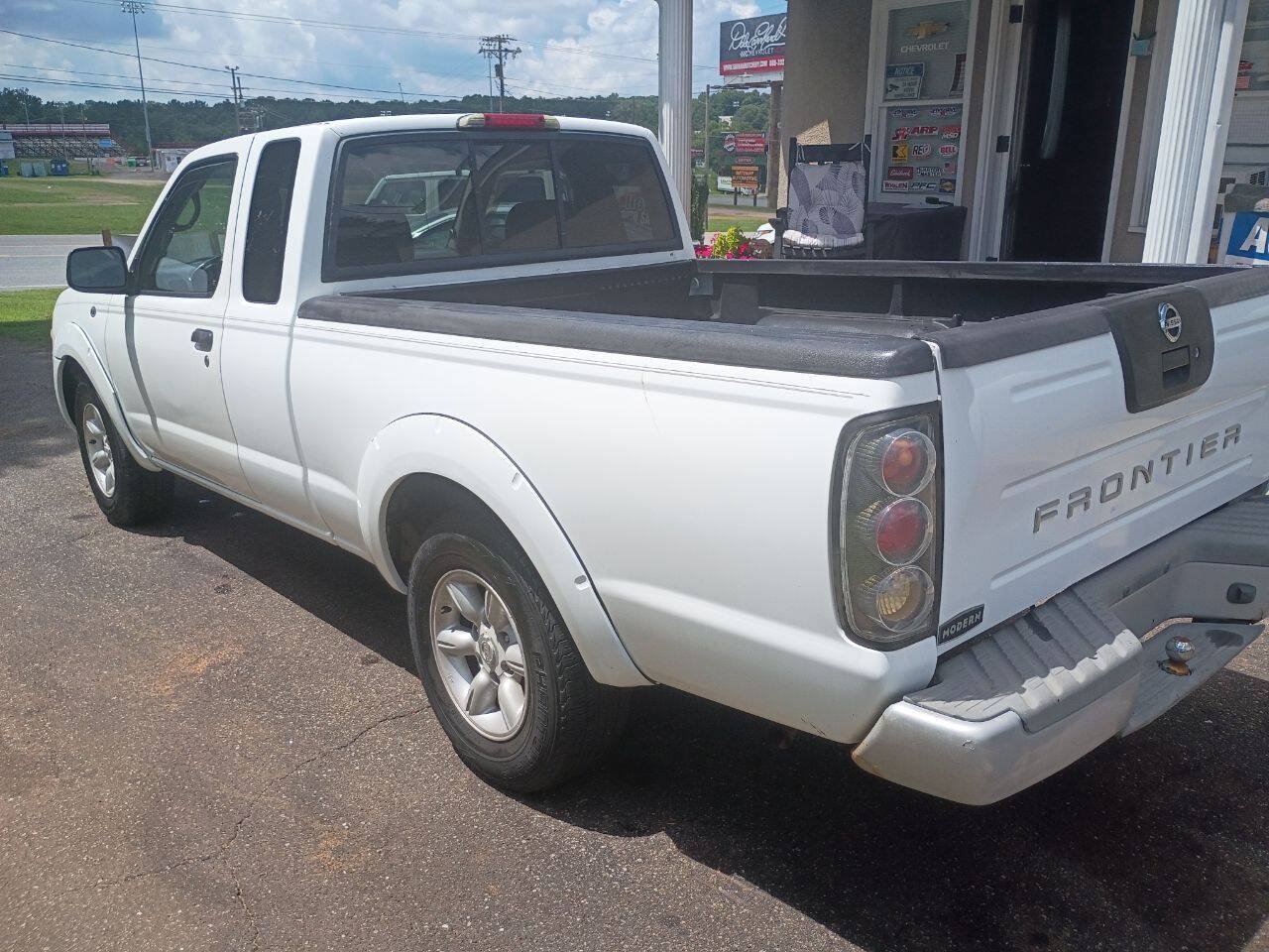 Used 2004 Nissan Frontier XE w/ (VTP) Value Truck Pkg RWD image 12