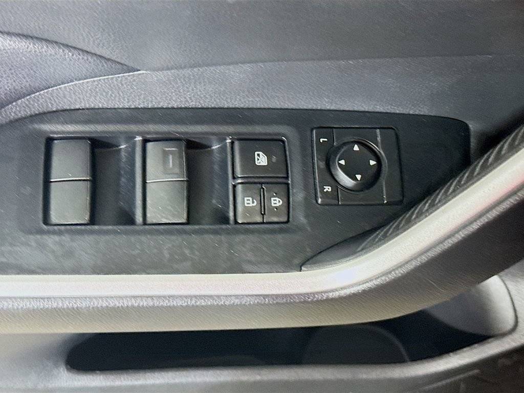 Used 2021 Toyota RAV4 LE AWD/4WD image 19