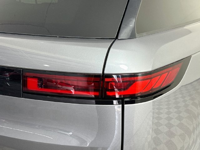 Used 2025 Land Rover Range Rover Sport SE AWD/4WD image 33