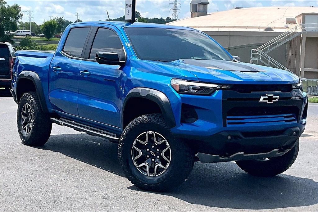 Used 2023 Chevrolet Colorado ZR2 w/ ZR2 Convenience Package III AWD/4WD image 38