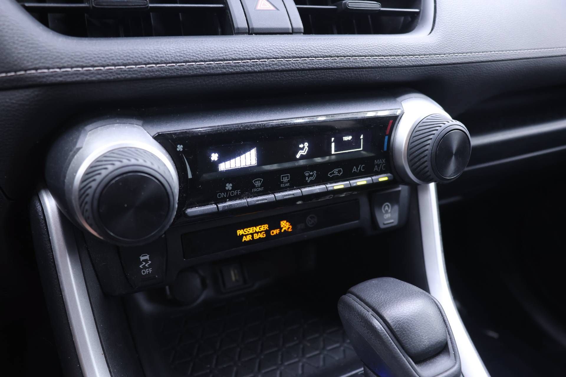 Used 2021 Toyota RAV4 LE AWD/4WD image 6