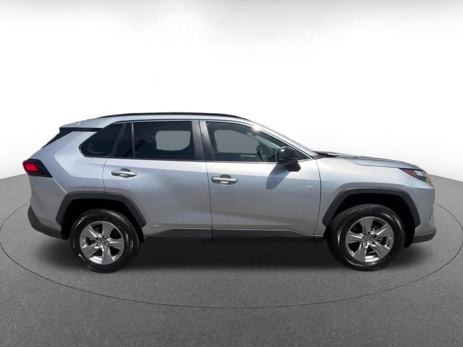 Used 2025 Toyota RAV4 LE AWD/4WD image 16