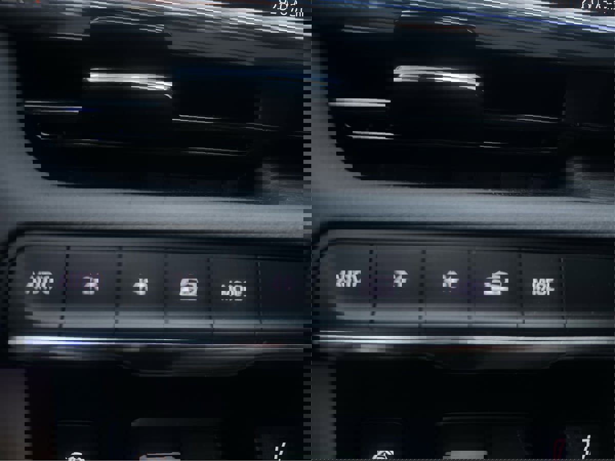 Used 2021 Cadillac Escalade Premium Luxury w/ Performance Package image 17