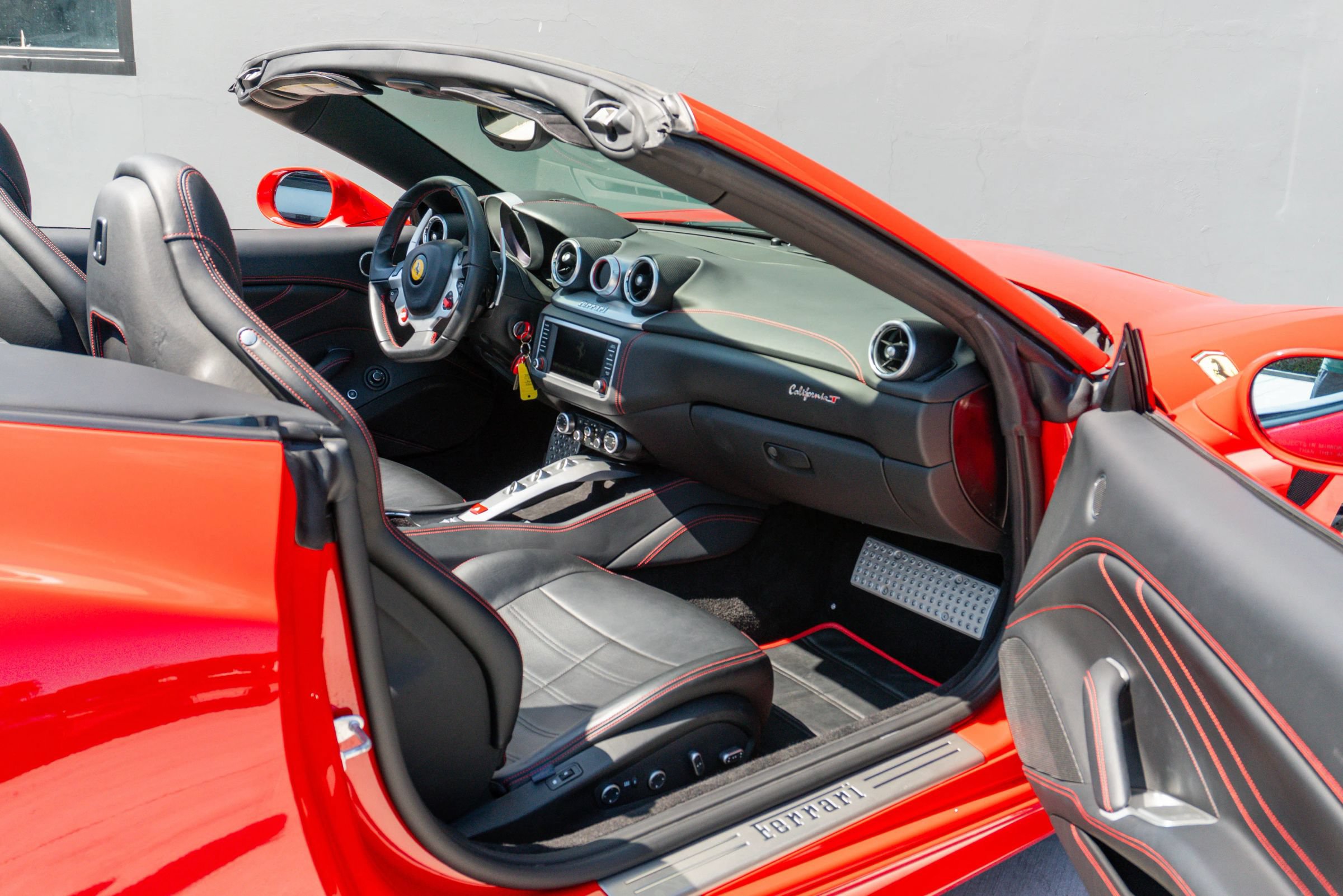 Used 2017 Ferrari California T RWD image 55