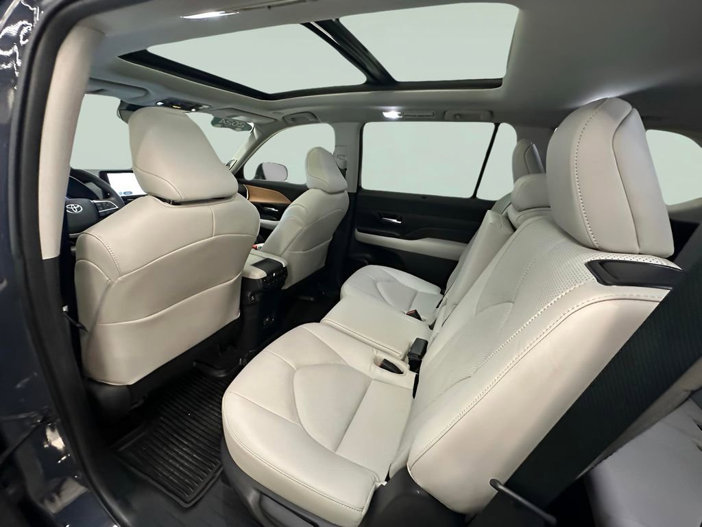 Used 2024 Toyota Grand Highlander XLE image 24