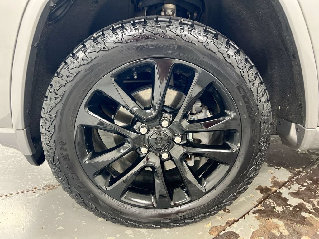 Used 2020 Jeep Grand Cherokee Altitude AWD/4WD image 27