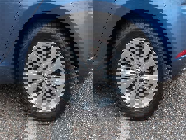 Used 2021 Volkswagen Golf 4-Door image 14