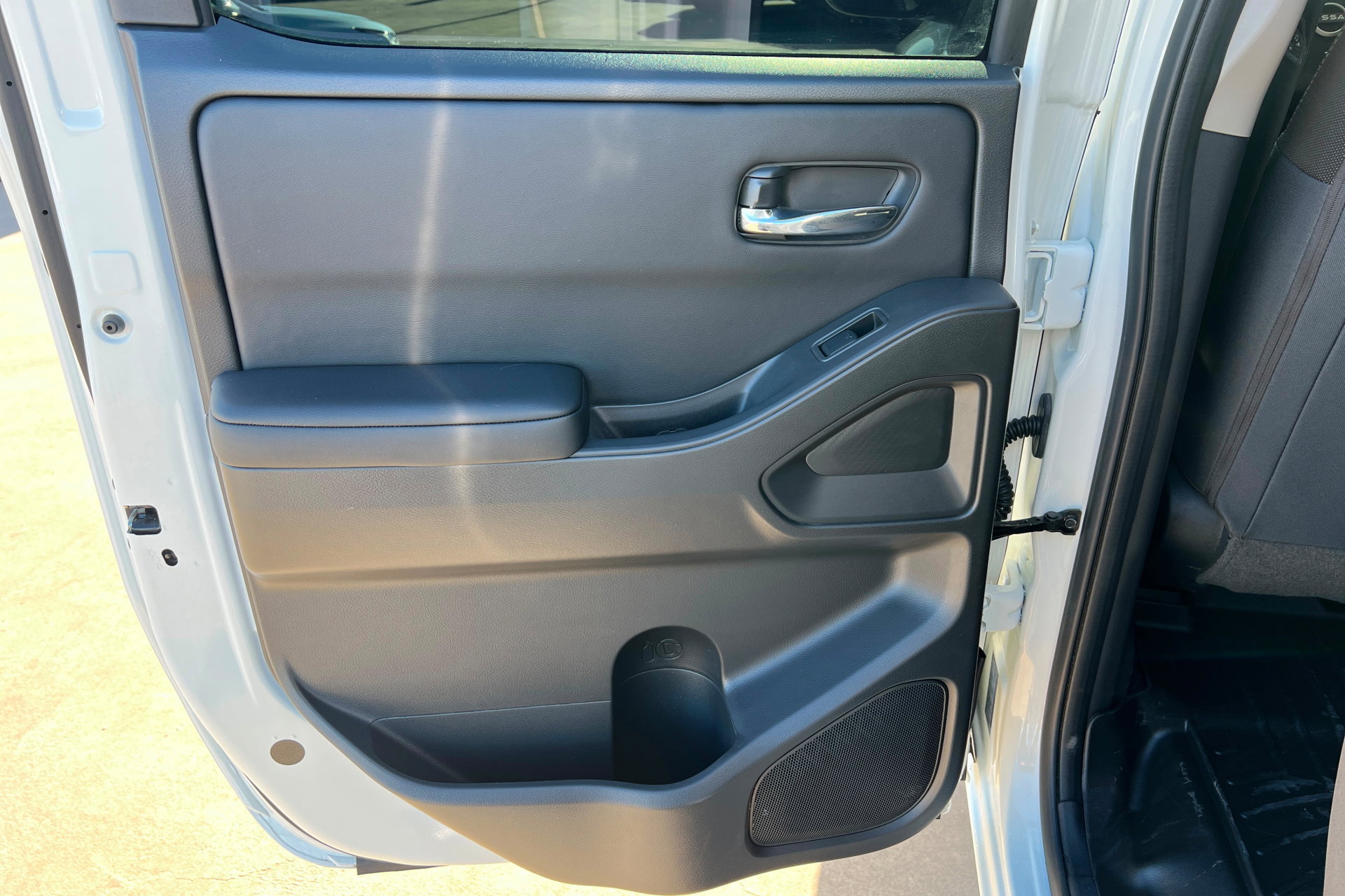 Used 2025 Nissan Frontier SV image 18