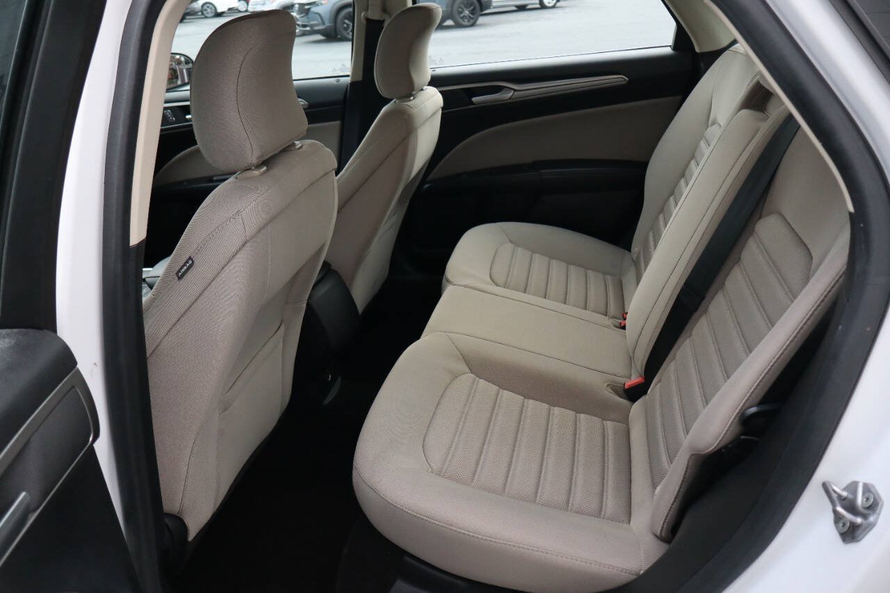 Used 2018 Ford Fusion S FWD image 4