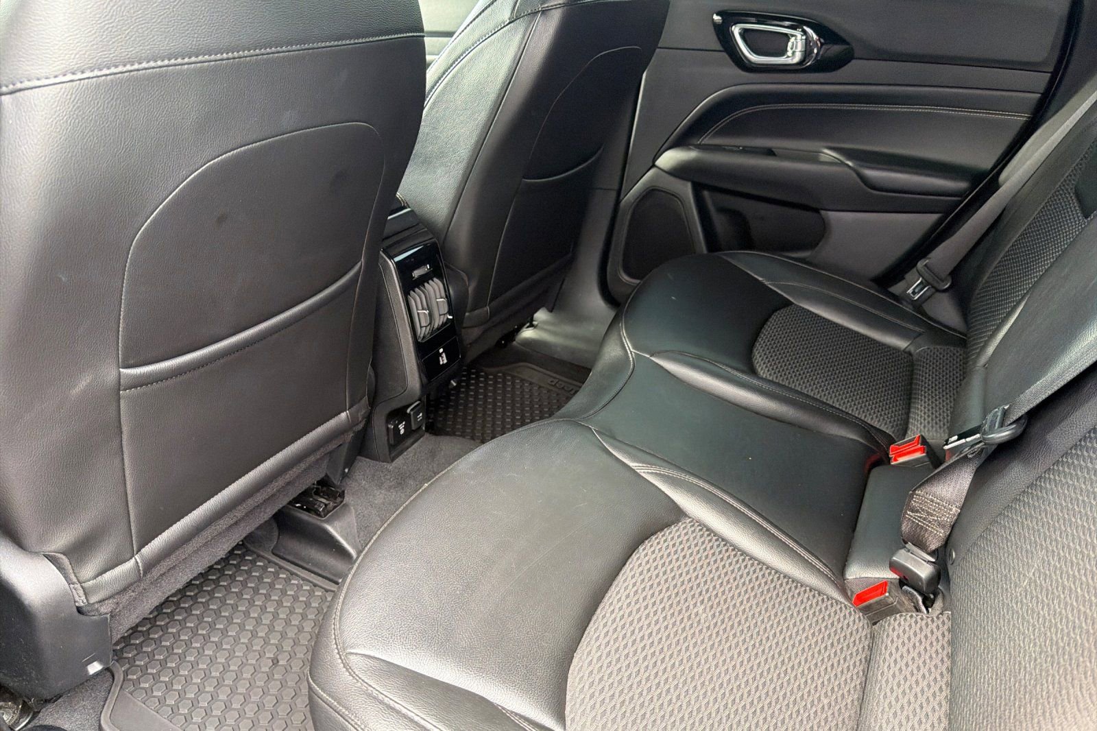 Used 2022 Jeep Compass Altitude w/ Convenience Group image 12