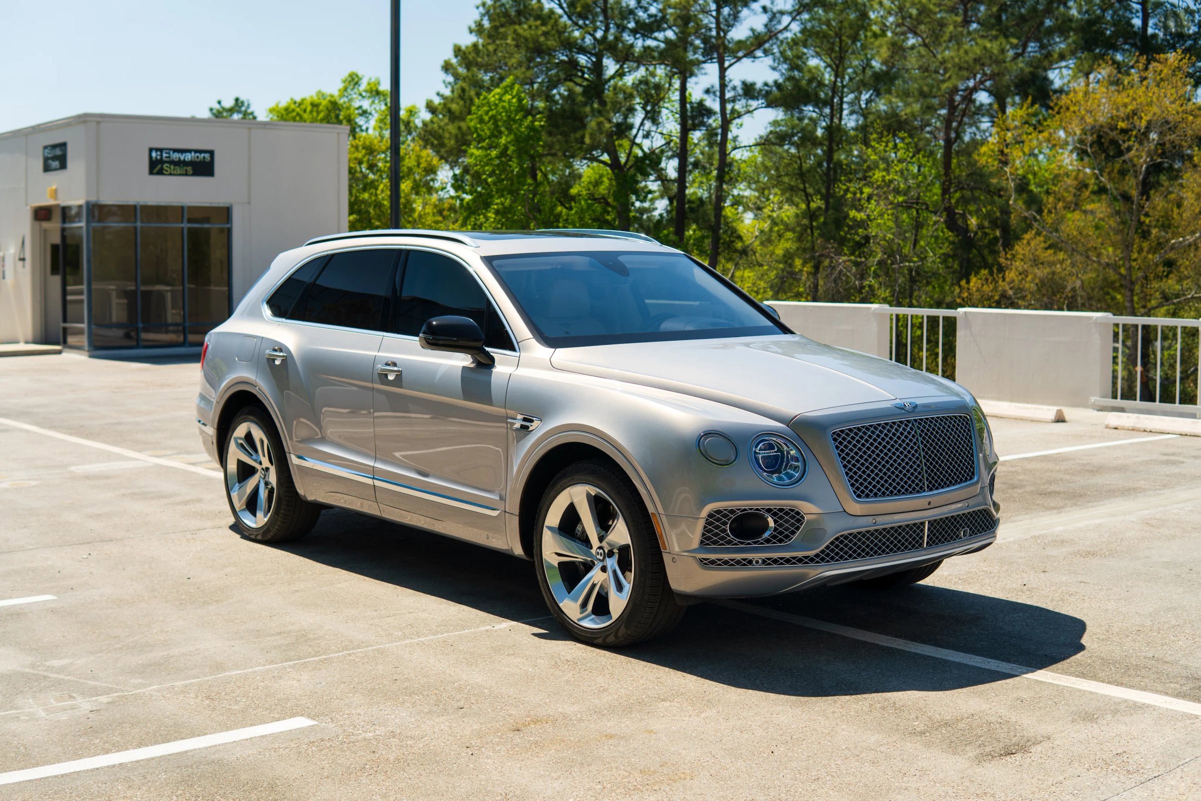 Used 2017 Bentley Bentayga AWD/4WD image 11
