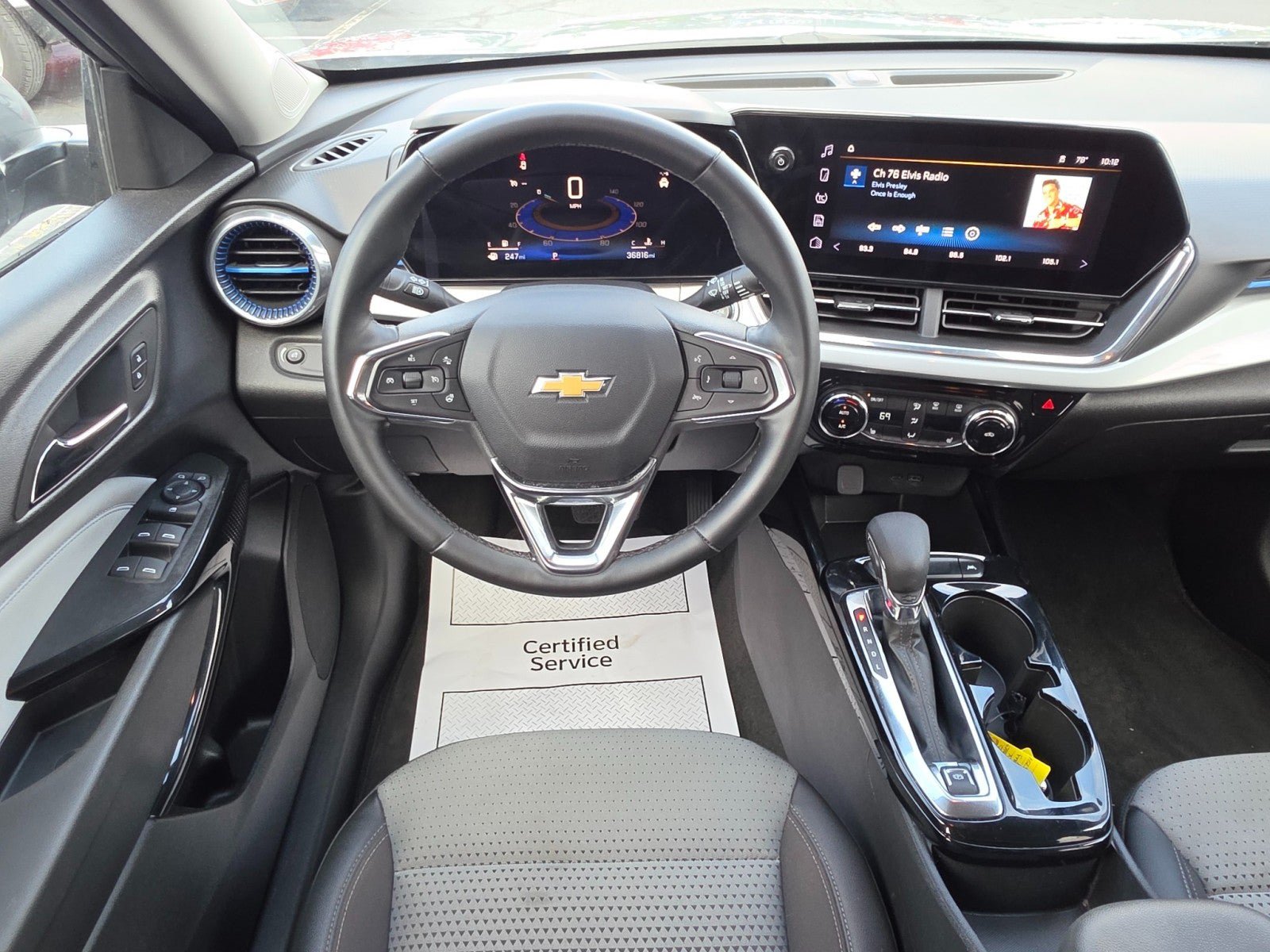 Used 2025 Chevrolet Trax LT w/ LT Convenience Package FWD image 26