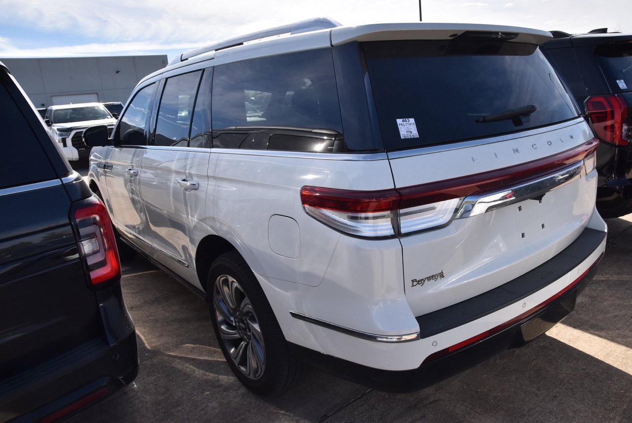 Used 2023 Lincoln Navigator 2WD image 7