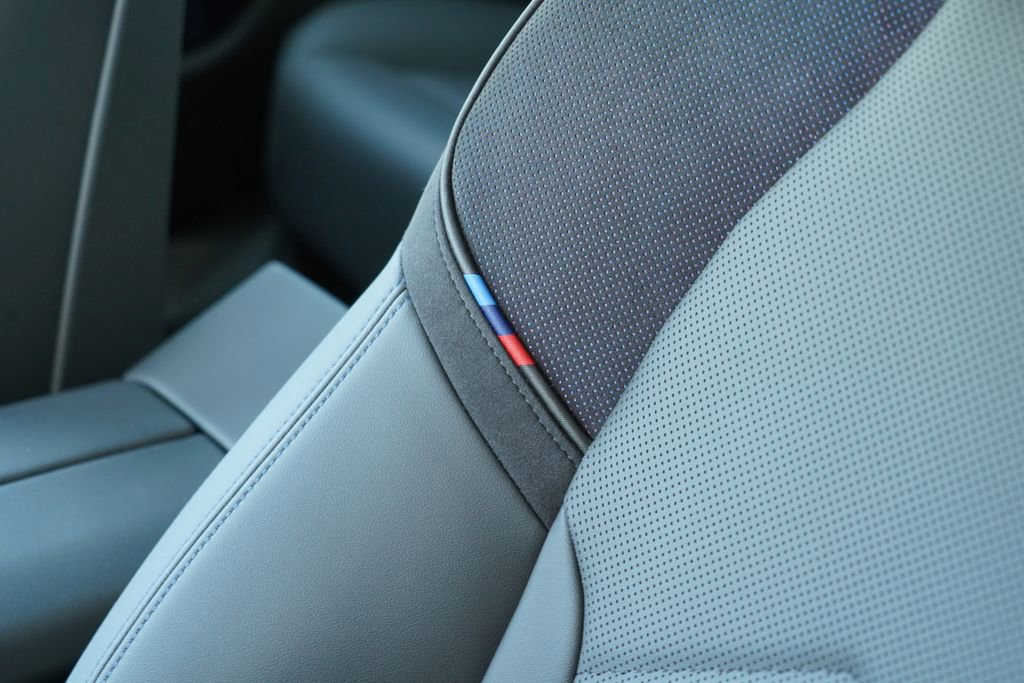 New 2026 BMW 550e xDrive w/ Executive Package AWD/4WD image 13