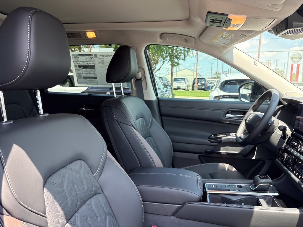 New 2026 Nissan Pathfinder Platinum FWD image 26