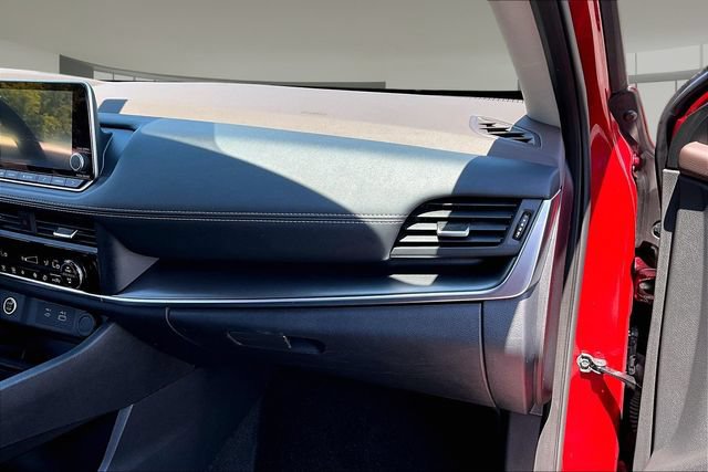 Used 2023 Nissan Rogue SV FWD image 22