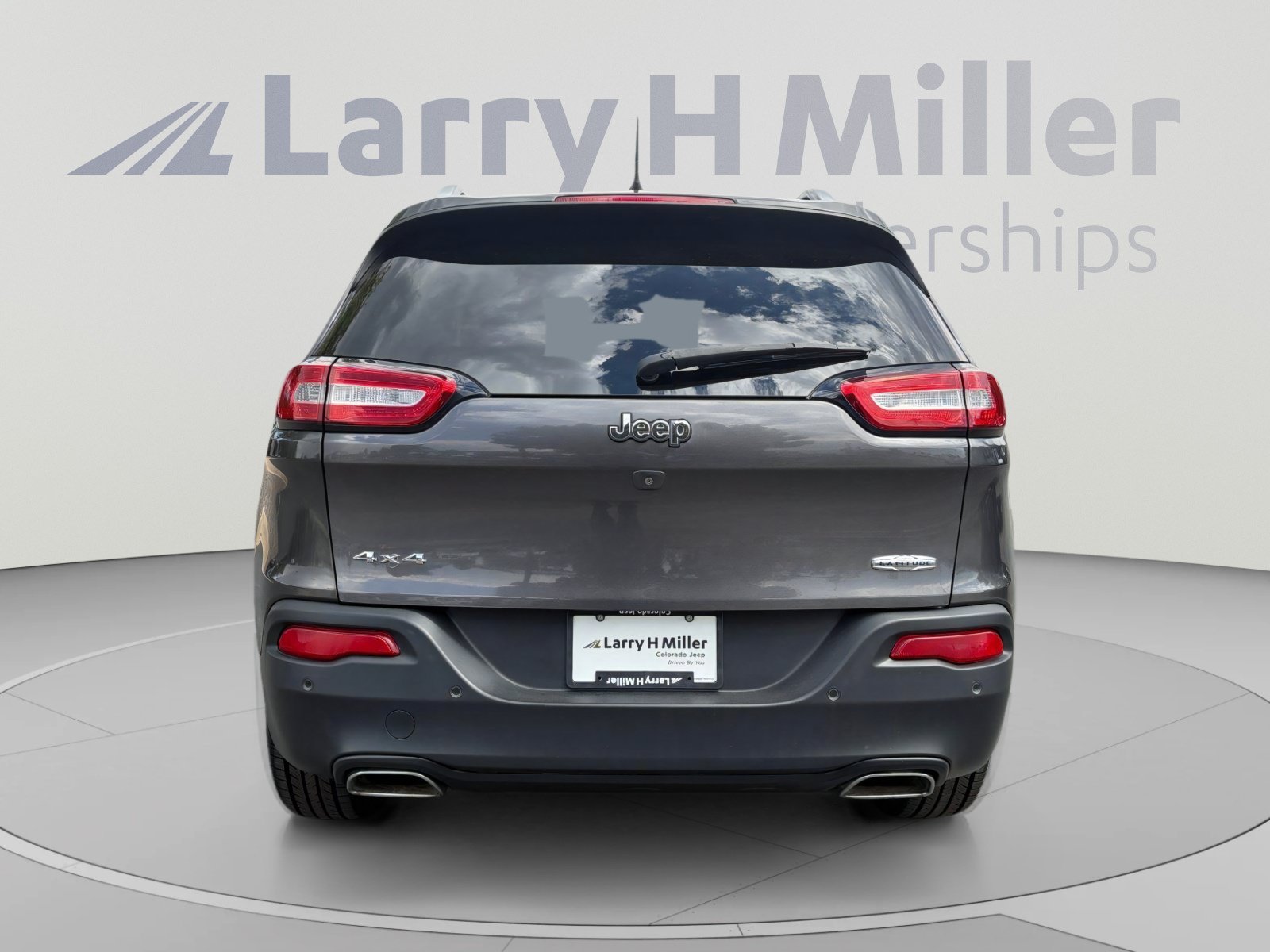 Used 2018 Jeep Cherokee Latitude Plus w/ Cold Weather Group AWD/4WD image 4