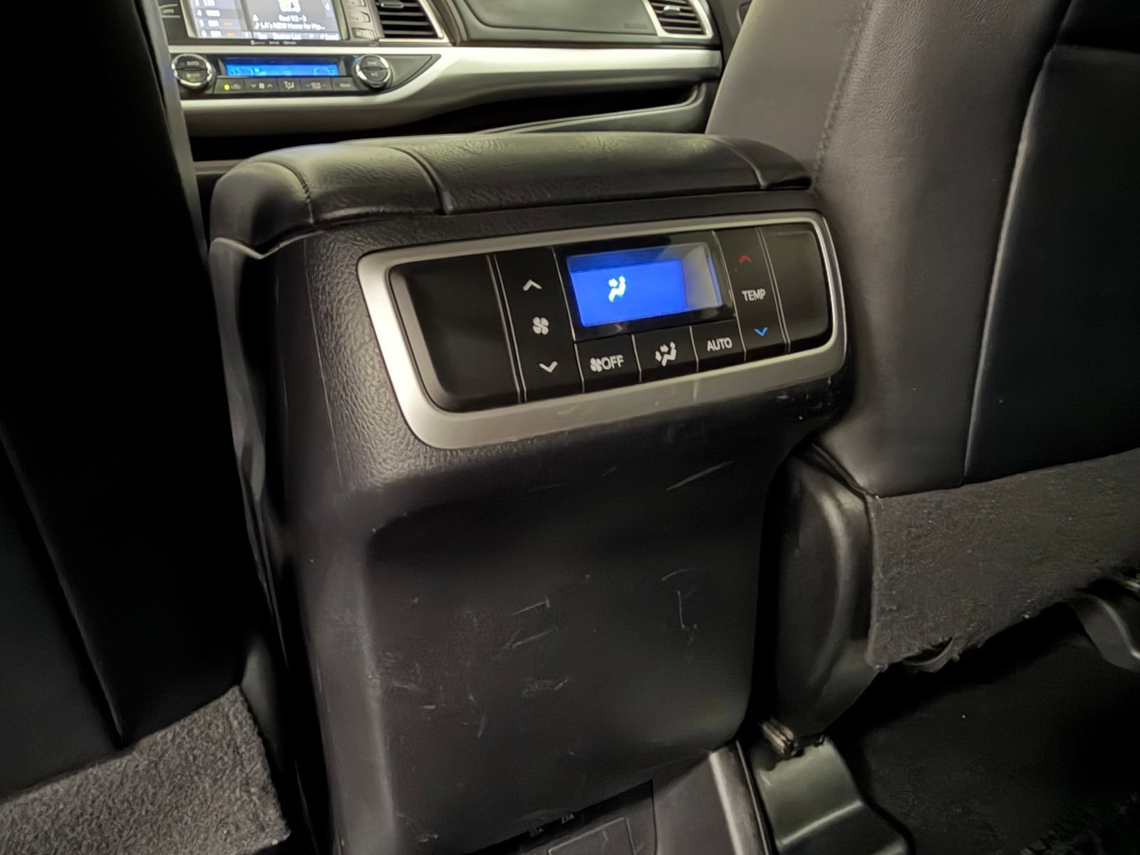 Used 2017 Toyota Highlander XLE AWD/4WD image 38