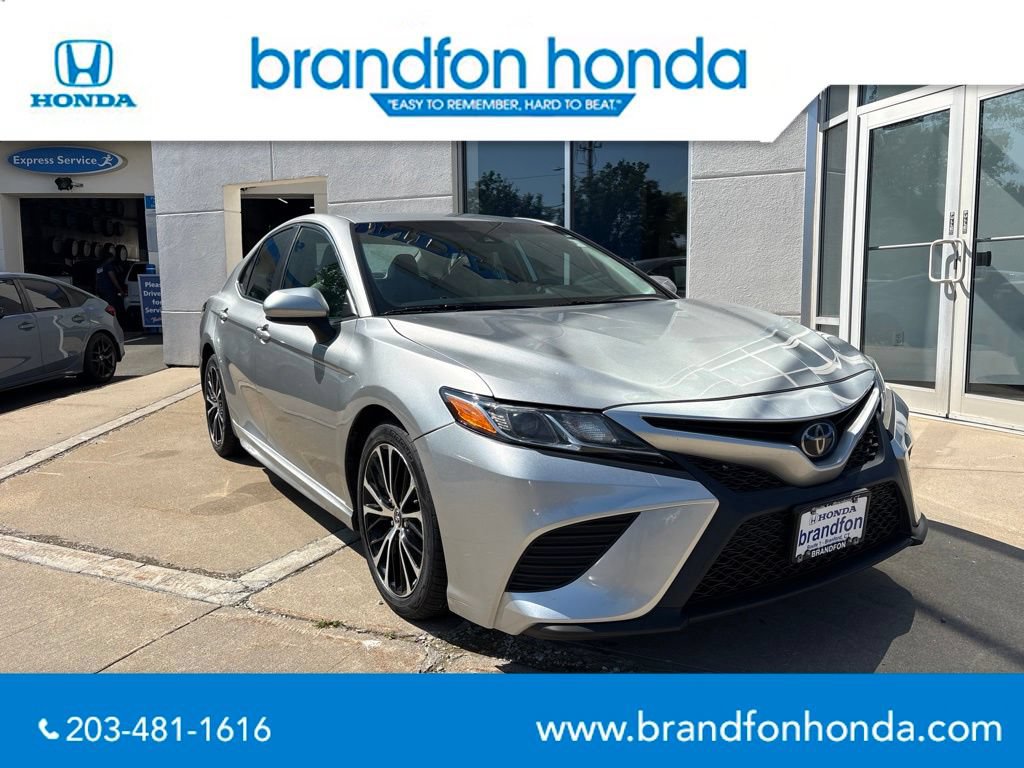 Used 2020 Toyota Camry SE FWD image 1
