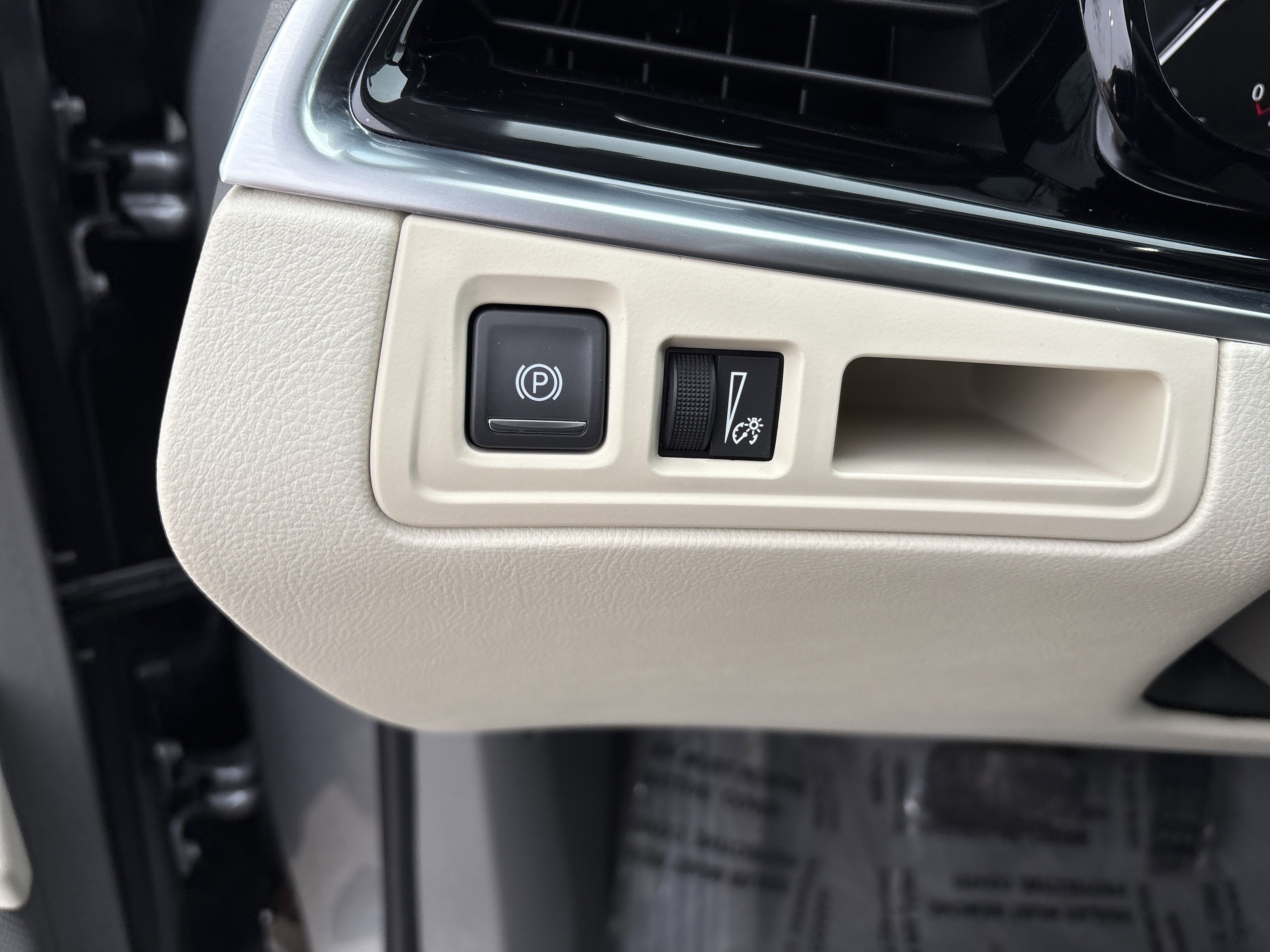 Certified 2024 Cadillac XT6 Premium Luxury w/ LPO, Floor Liner Package image 18