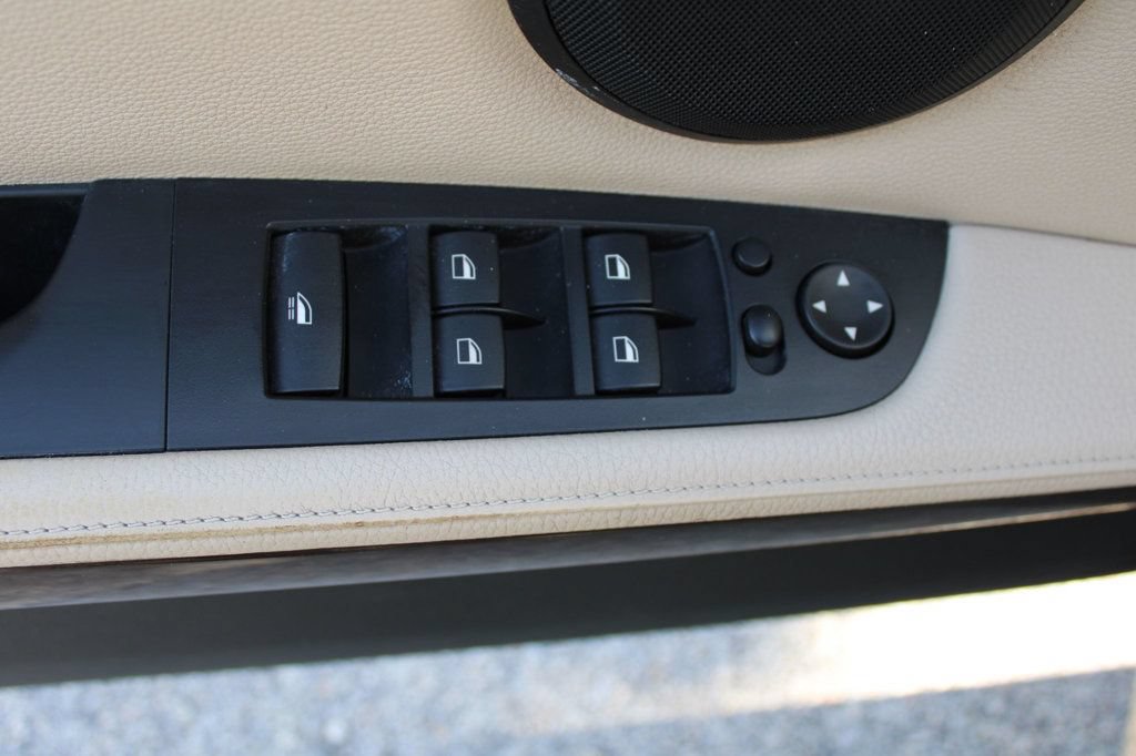 Used 2011 BMW 335i Convertible RWD image 21