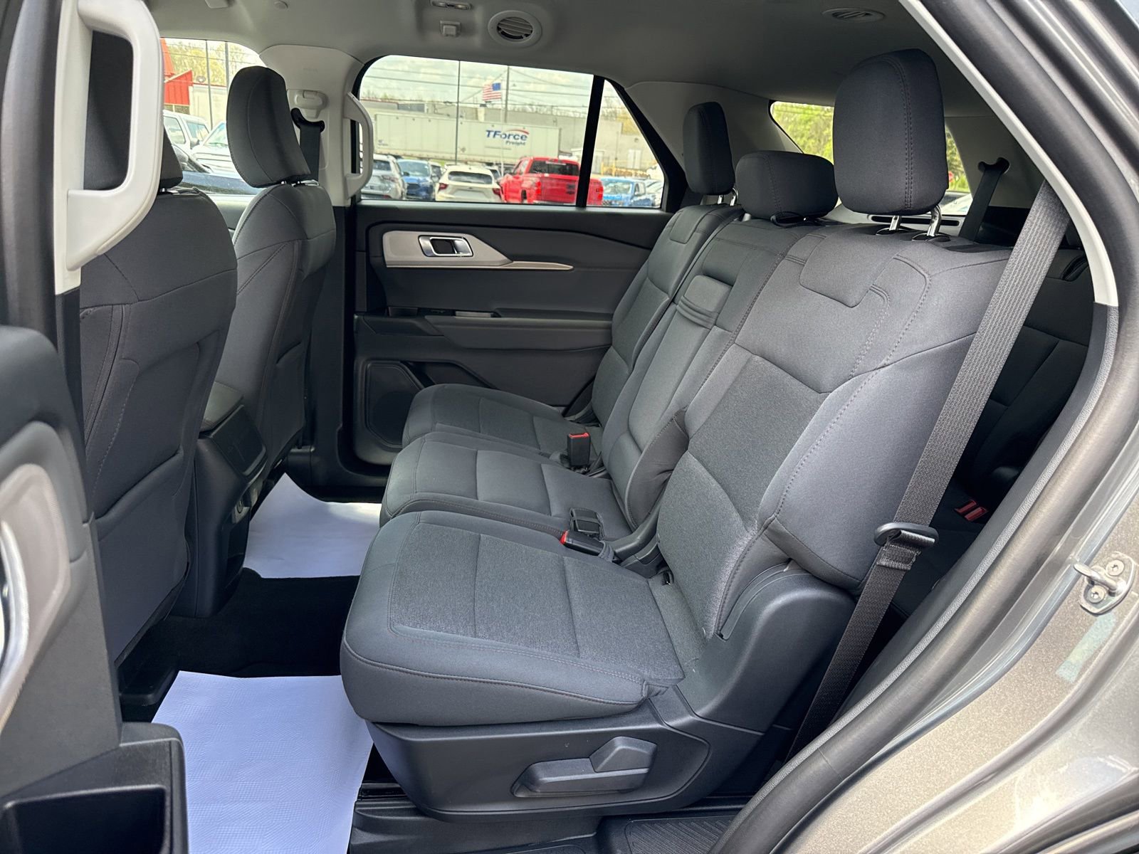 Used 2025 Ford Explorer Active AWD/4WD image 43