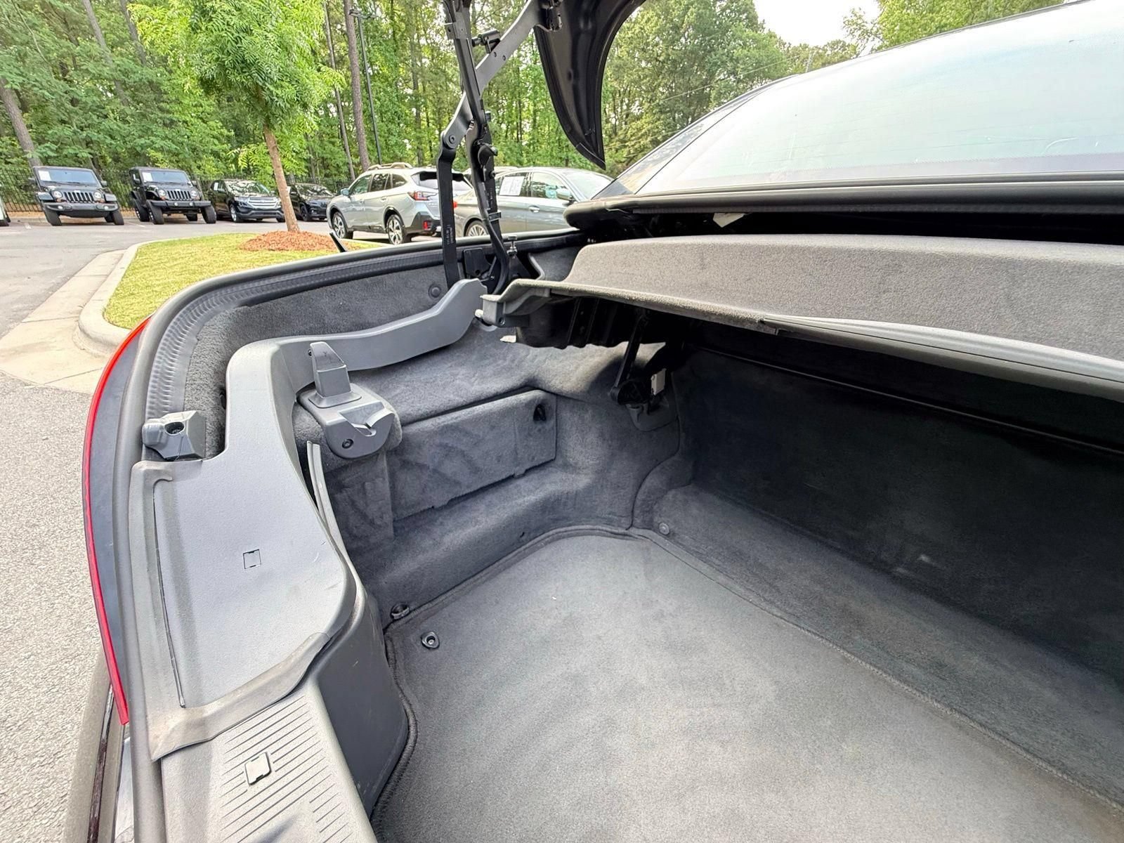 Used 2011 Mercedes-Benz SL 550 image 12