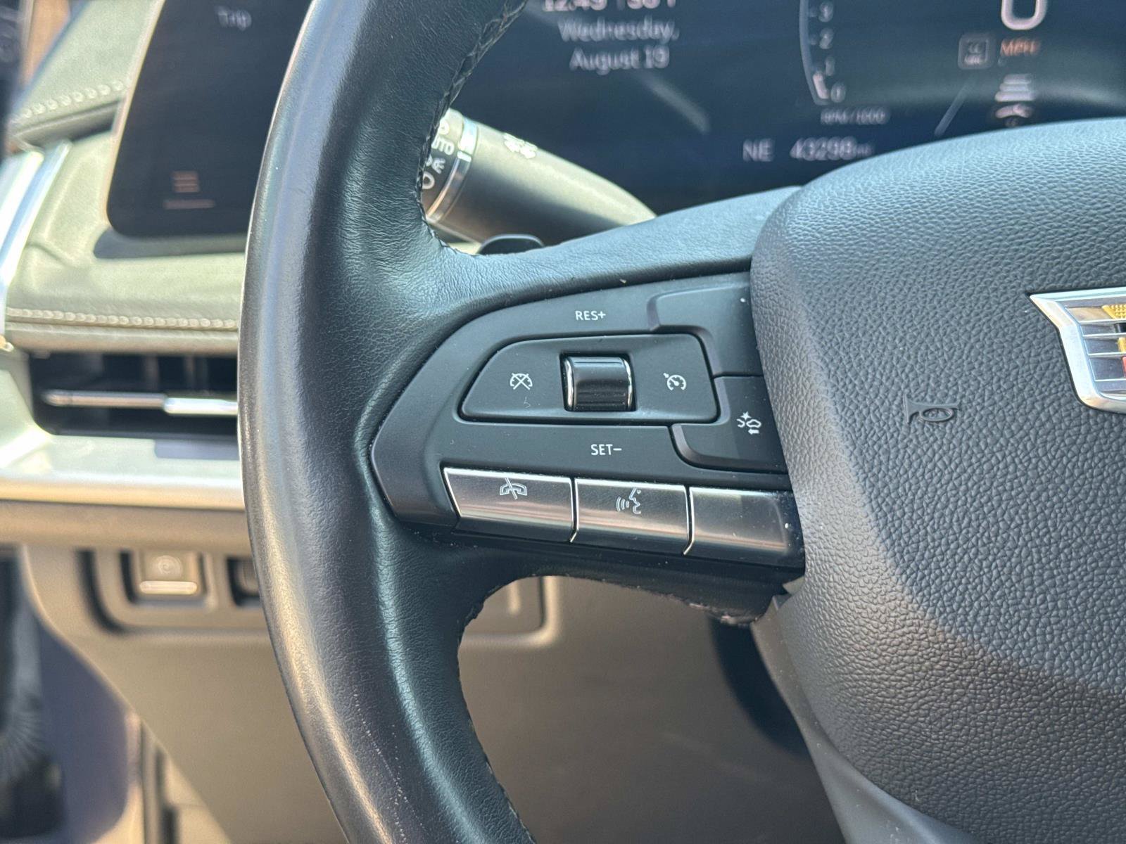 Used 2025 Cadillac XT4 Premium Luxury FWD image 28