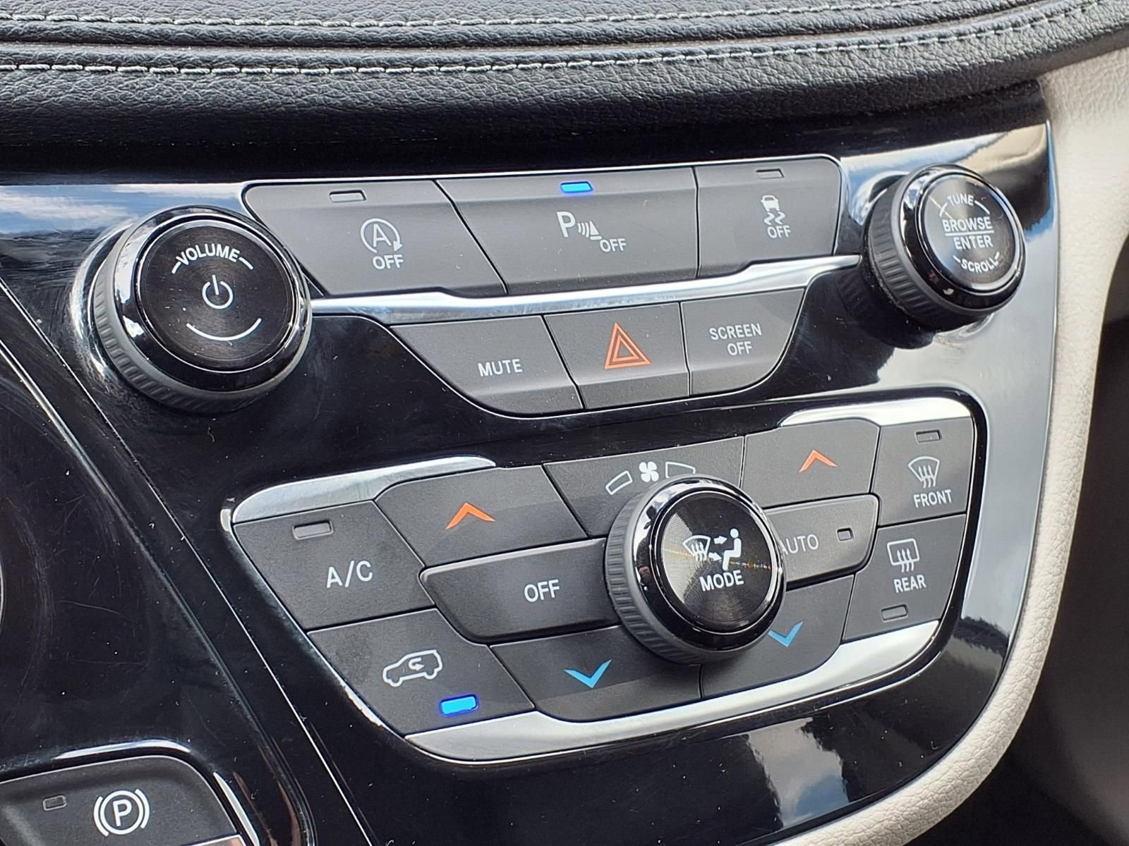 Used 2019 Chrysler Pacifica Limited FWD image 27